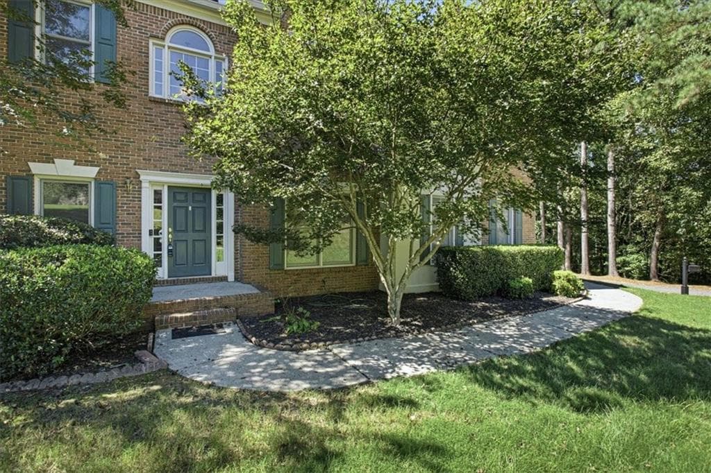 5 bedroom, 3 bathroom, 2,896 sq ft single family residence for sale at 455 Summer Breeze Court, Alpharetta, GA 30005 — photo 3