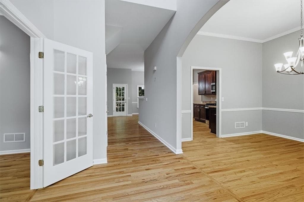 5 bedroom, 3 bathroom, 2,896 sq ft single family residence for sale at 455 Summer Breeze Court, Alpharetta, GA 30005 — photo 4