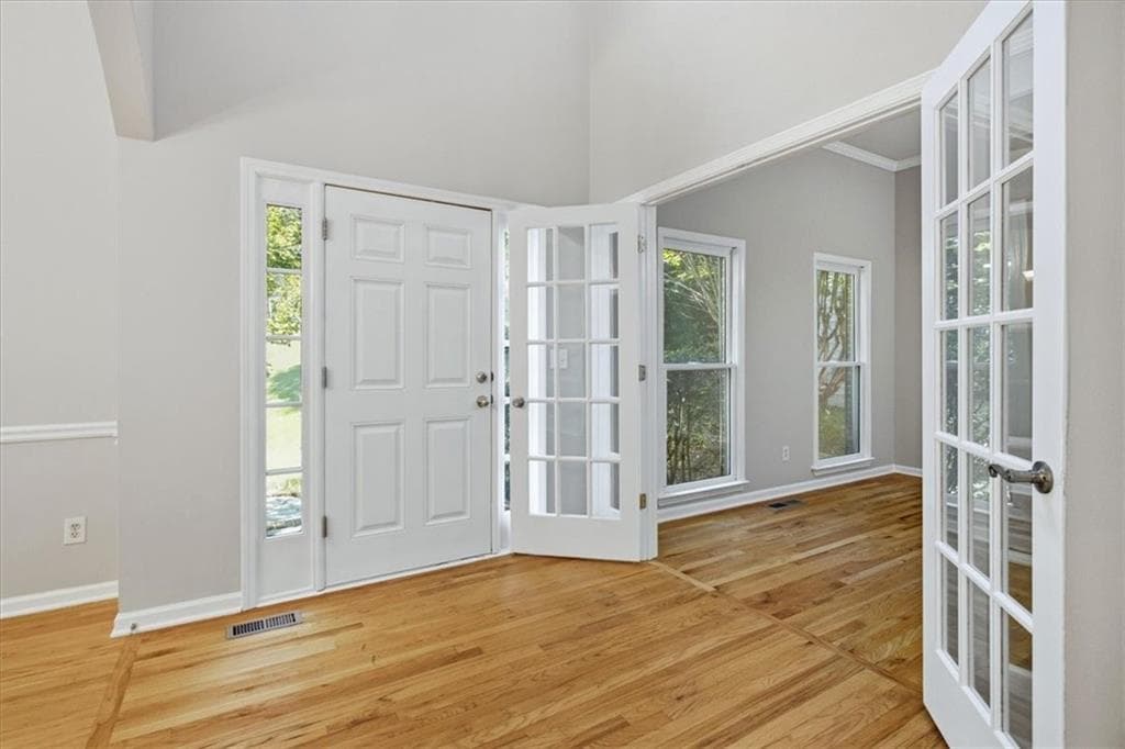 5 bedroom, 3 bathroom, 2,896 sq ft single family residence for sale at 455 Summer Breeze Court, Alpharetta, GA 30005 — photo 5