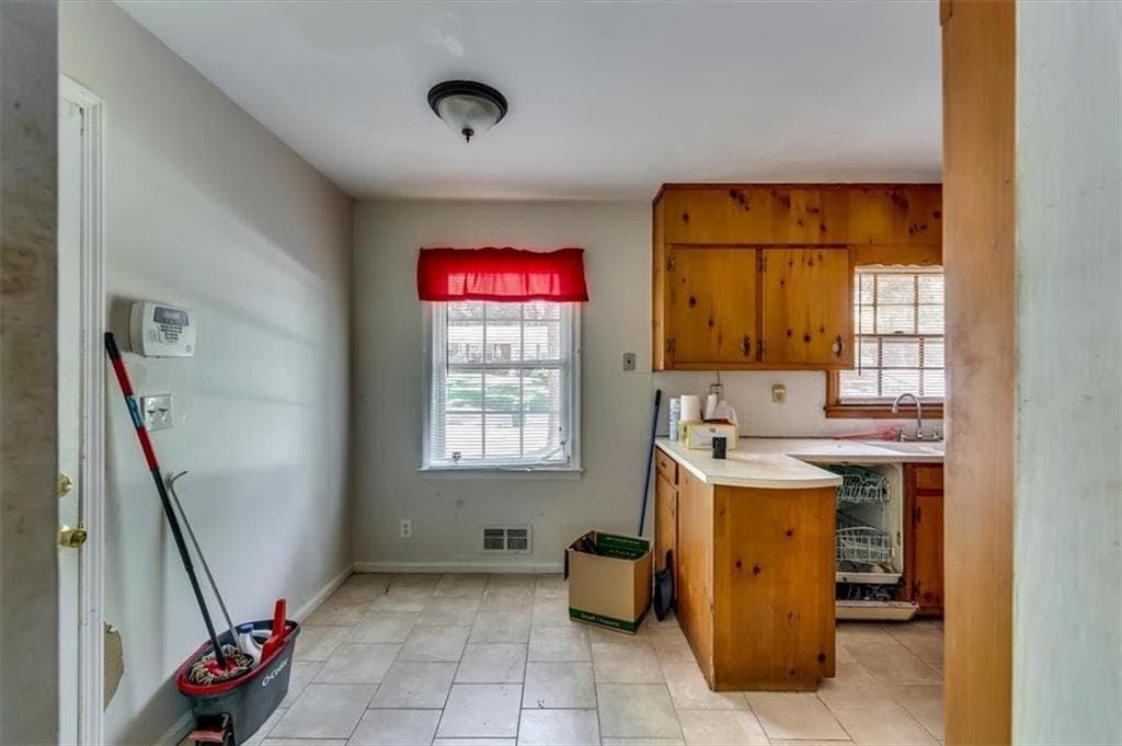4 bedroom, 2 bathroom, 2,141 sq ft single family residence for sale at 2879 Cohassett Lane, Decatur, GA 30034 — photo 7