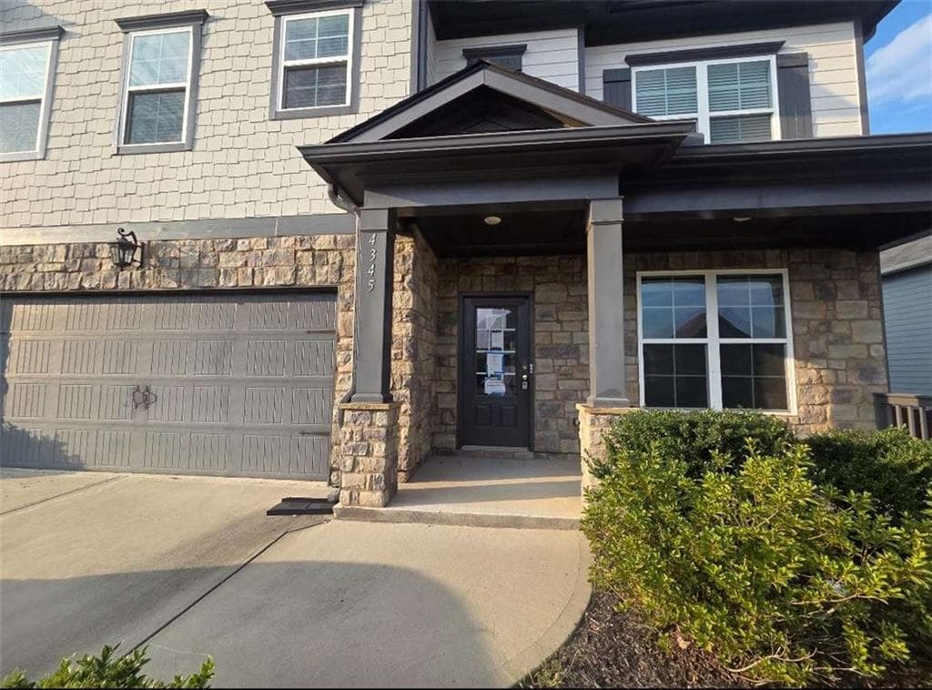5 bedroom, 3 bathroom, 2,562 sq ft single family residence for sale at 4345 Sunflower Circle, Cumming, GA 30040 — photo 3