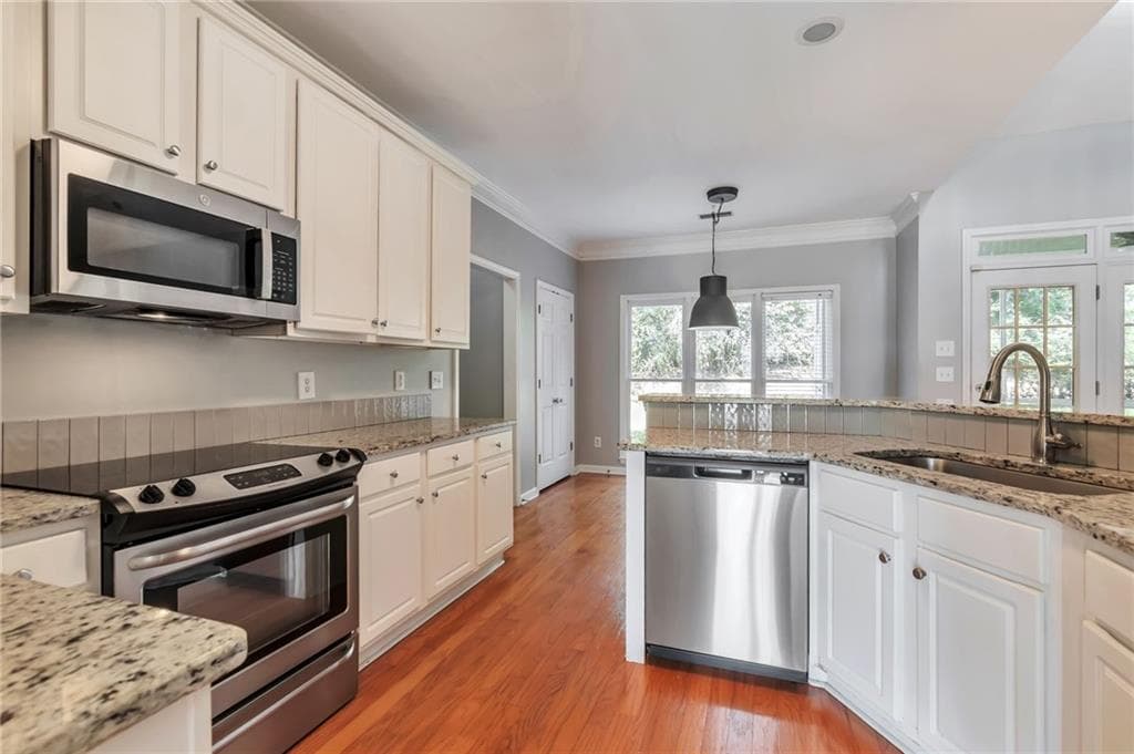 4 bedroom, 3 bathroom, 2,541 sq ft single family residence for sale at 875 Cedar Creek Drive, Suwanee, GA 30024 — photo 3
