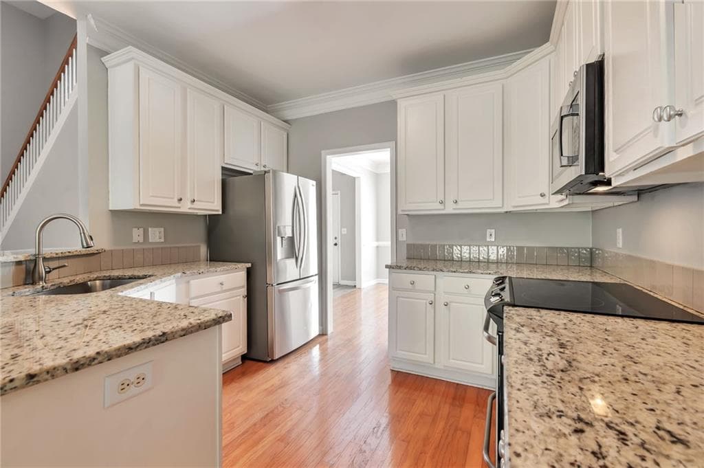 4 bedroom, 3 bathroom, 2,541 sq ft single family residence for sale at 875 Cedar Creek Drive, Suwanee, GA 30024 — photo 4