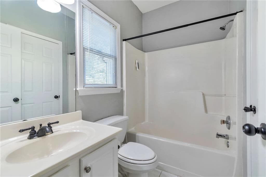 4 bedroom, 3 bathroom, 2,541 sq ft single family residence for sale at 875 Cedar Creek Drive, Suwanee, GA 30024 — photo 5