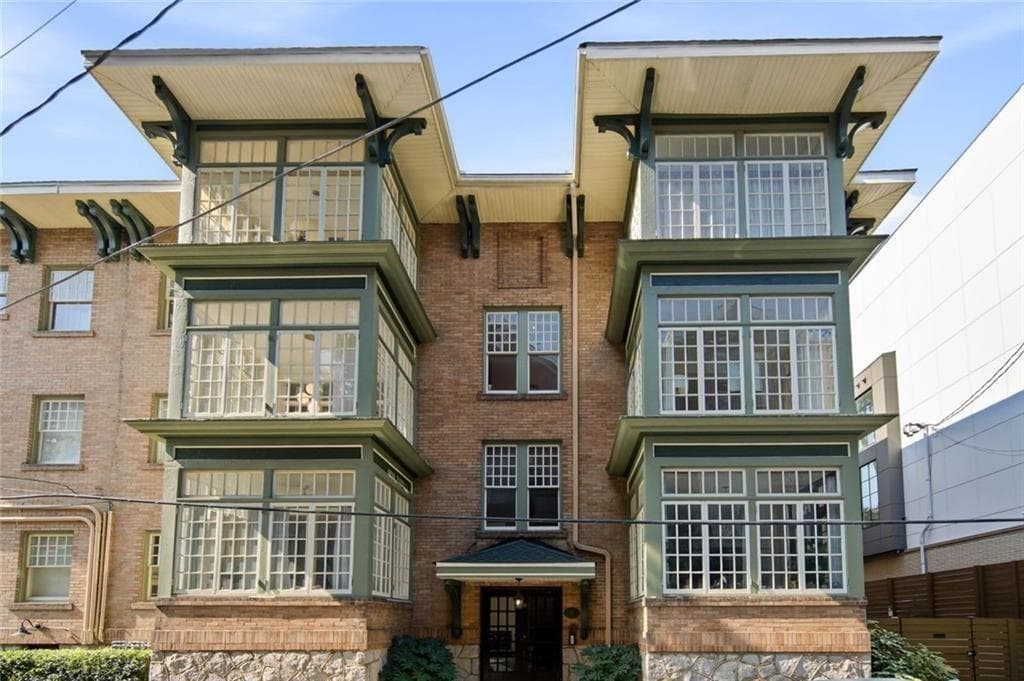 1 bedroom, 1 bathroom, 914 sq ft condominium for sale at 171 6th Street 10, Atlanta, GA 30308 — photo 2