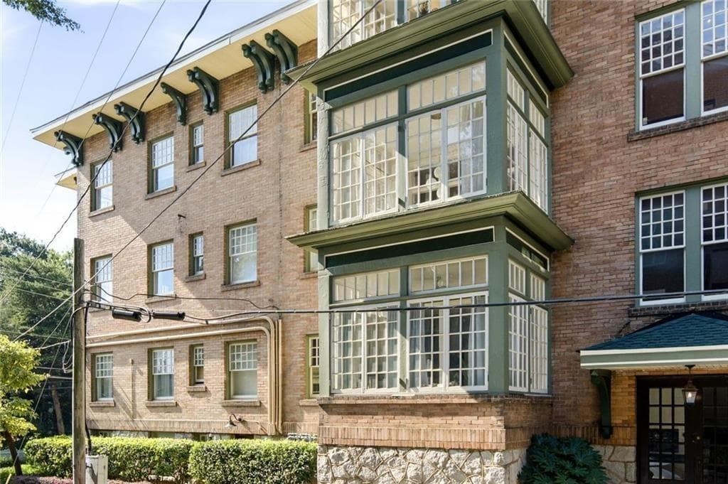 1 bedroom, 1 bathroom, 914 sq ft condominium for sale at 171 6th Street 10, Atlanta, GA 30308 — photo 3