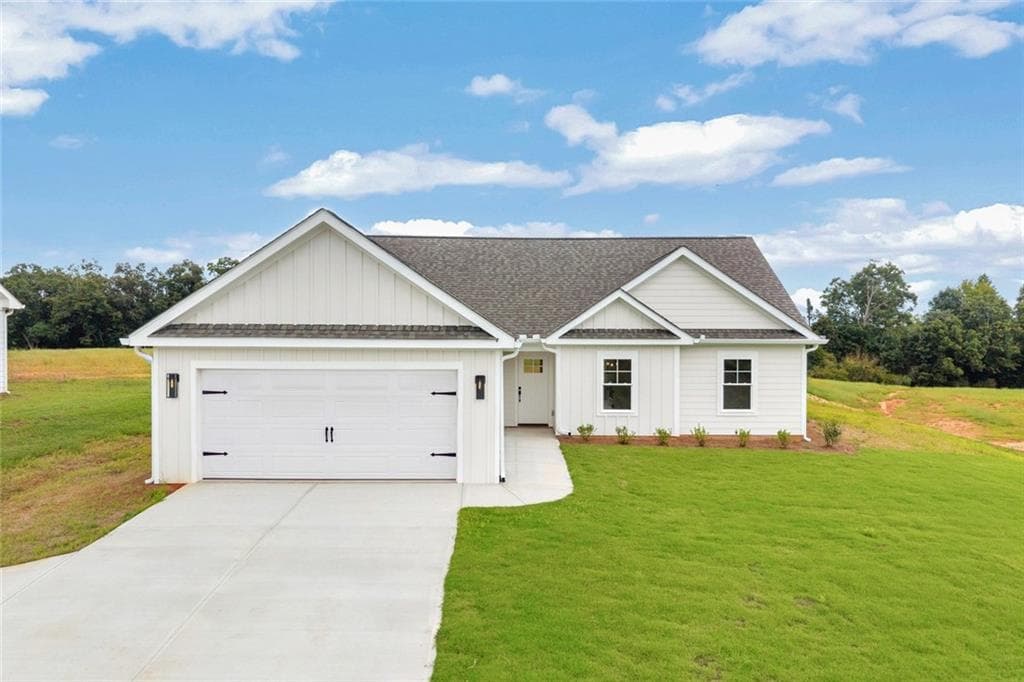 3 bedroom, 2 bathroom, 1,516 sq ft single family residence for sale at 653 Racetrack Road, Toccoa, GA 30577