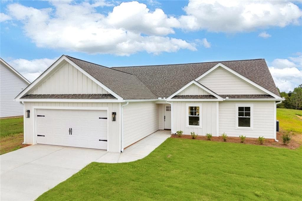3 bedroom, 2 bathroom, 1,516 sq ft single family residence for sale at 653 Racetrack Road, Toccoa, GA 30577 — photo 2