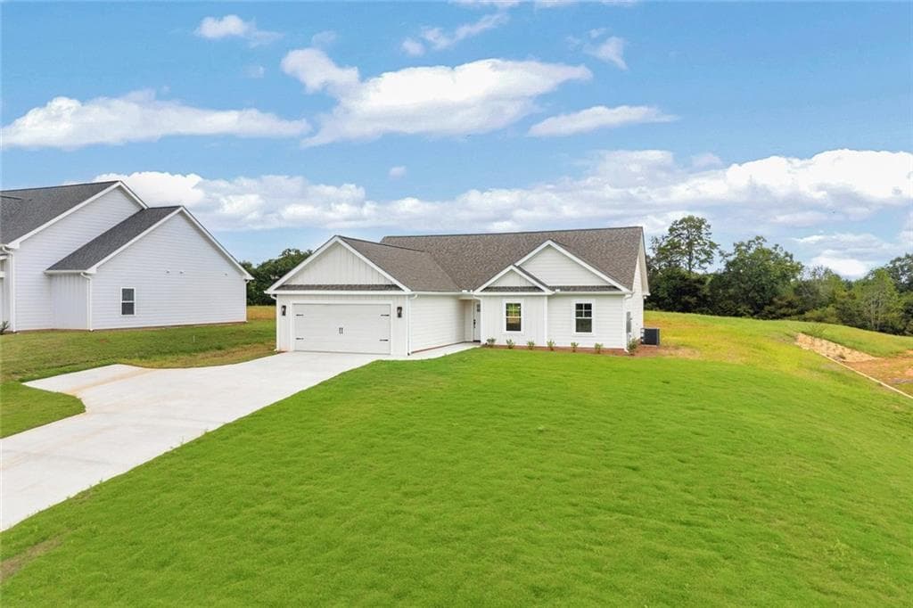3 bedroom, 2 bathroom, 1,516 sq ft single family residence for sale at 653 Racetrack Road, Toccoa, GA 30577 — photo 3