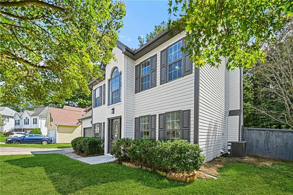 4 bedroom, 3 bathroom, 2,362 sq ft single family residence under contract at 5607 Mayfair Crossing Drive, Lithonia, GA 30038 — photo 3