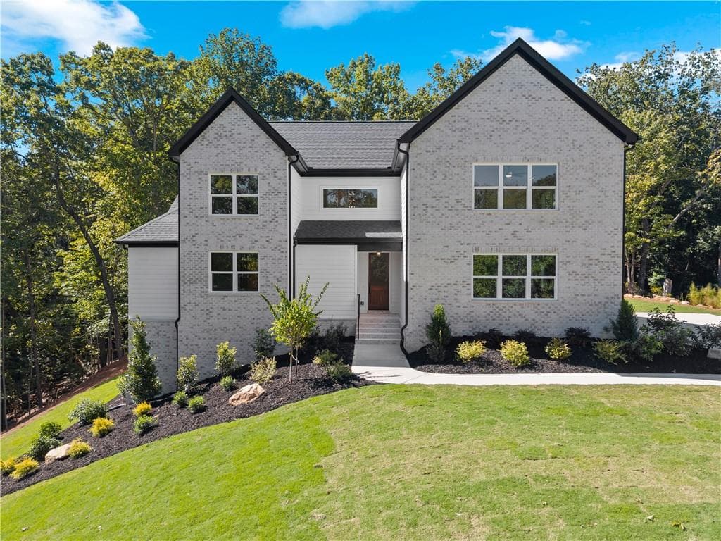 5 bedroom, 6 bathroom, 3,054 sq ft single family residence for sale at 136 Lakeview Way, Baldwin, GA 30511