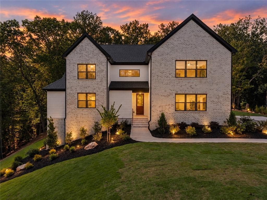 5 bedroom, 6 bathroom, 3,054 sq ft single family residence for sale at 136 Lakeview Way, Baldwin, GA 30511 — photo 2