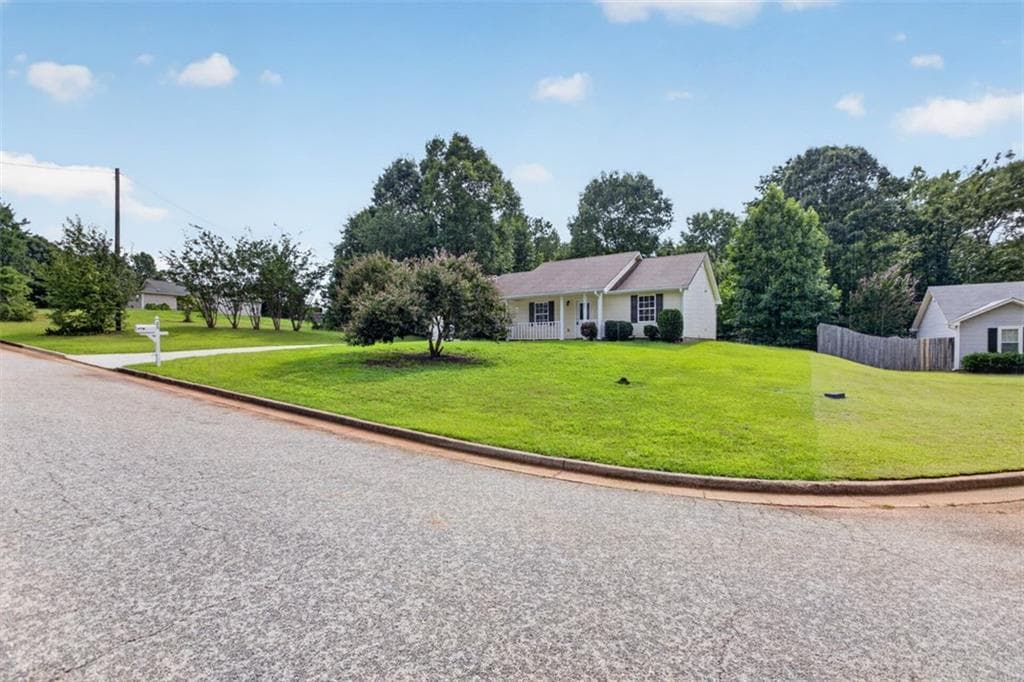 4 bedroom, 2 bathroom, 1,528 sq ft single family residence for sale at 20 Hunters Keep, Covington, GA 30014 — photo 2