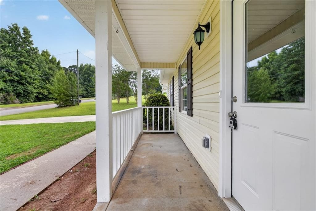 4 bedroom, 2 bathroom, 1,528 sq ft single family residence for sale at 20 Hunters Keep, Covington, GA 30014 — photo 7