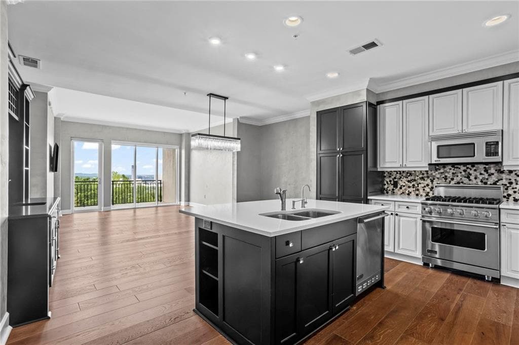 1 bedroom, 2 bathroom, 1,452 sq ft condominium for rent at 2950 Mount Wilkinson Parkway 605, Atlanta, GA 30339 for $4,200 a month — photo 4