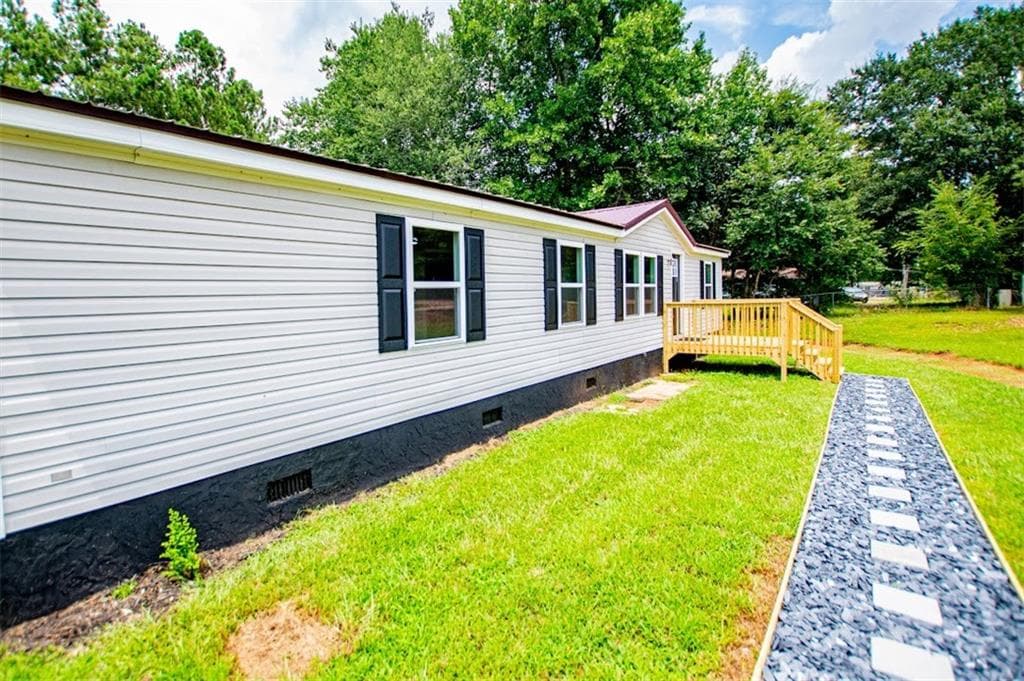 3 bedroom, 2 bathroom, 1,792 sq ft single family residence for sale at 21 Watercrest Lane, Carrollton, GA 30116 — photo 5