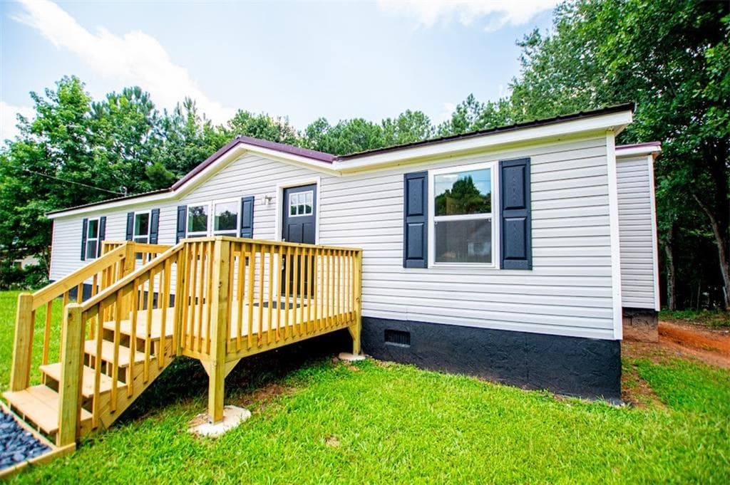 3 bedroom, 2 bathroom, 1,792 sq ft single family residence for sale at 21 Watercrest Lane, Carrollton, GA 30116 — photo 6