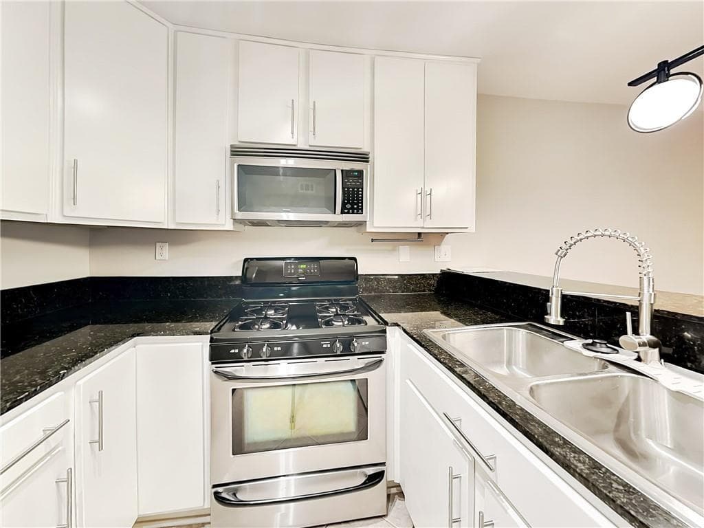 2 bedroom, 2 bathroom, 1,040 sq ft condominium for rent at 1445 Monroe Drive Apt F29, Atlanta, GA 30324 for $2,750 a month — photo 3