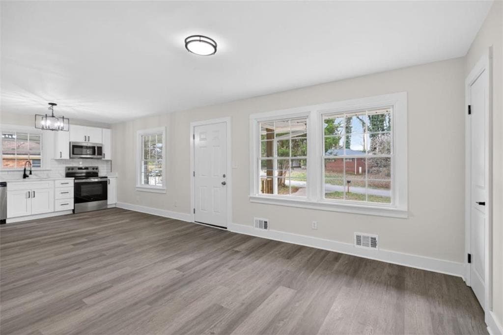 3 bedroom, 2 bathroom, 1,110 sq ft single family residence for sale at 926 Green Valley Road, Mableton, GA 30126 — photo 3