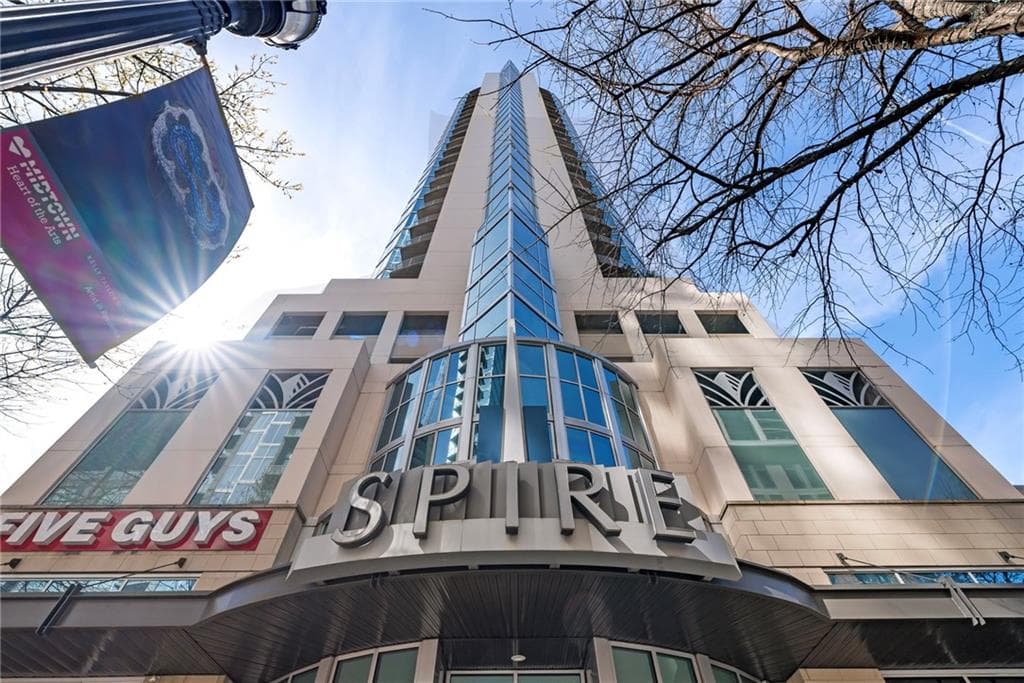 1 bedroom, 1 bathroom, 707 sq ft condominium for sale at 860 Peachtree Street 803, Atlanta, GA 30308 — photo 2
