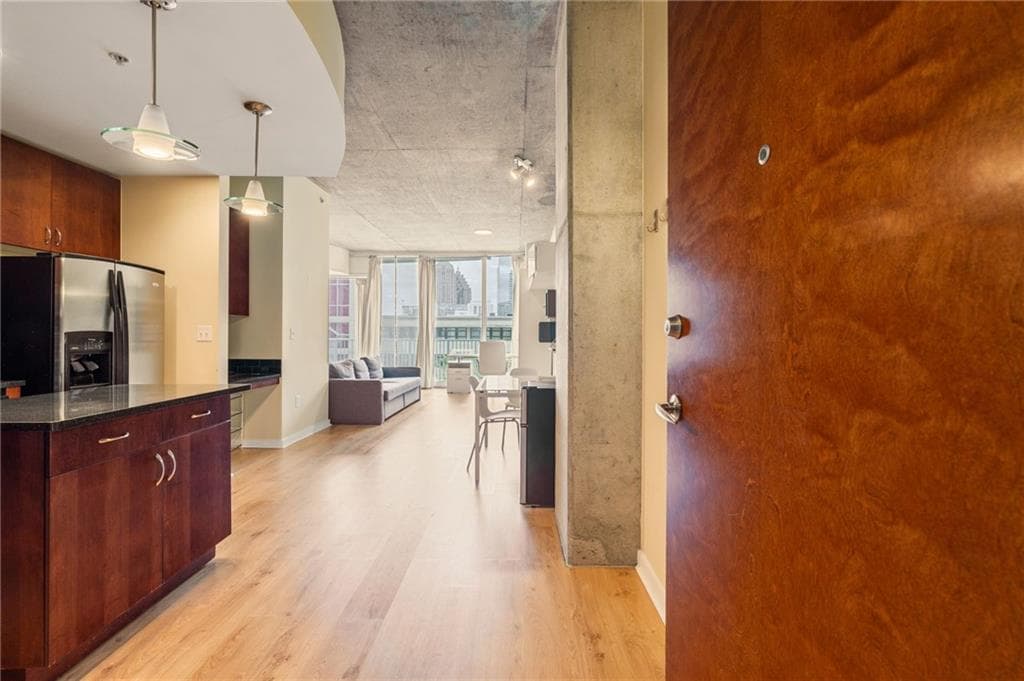 1 bedroom, 1 bathroom, 707 sq ft condominium for sale at 860 Peachtree Street 803, Atlanta, GA 30308 — photo 3