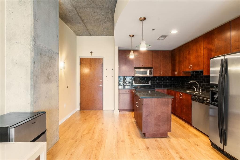 1 bedroom, 1 bathroom, 707 sq ft condominium for sale at 860 Peachtree Street 803, Atlanta, GA 30308 — photo 4