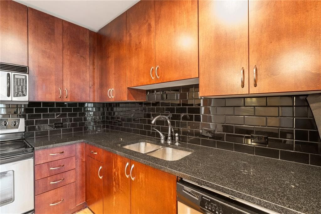 1 bedroom, 1 bathroom, 707 sq ft condominium for sale at 860 Peachtree Street 803, Atlanta, GA 30308 — photo 7