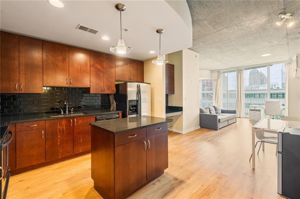 1 bedroom, 1 bathroom, 707 sq ft condominium for sale at 860 Peachtree Street 803, Atlanta, GA 30308 — photo 10
