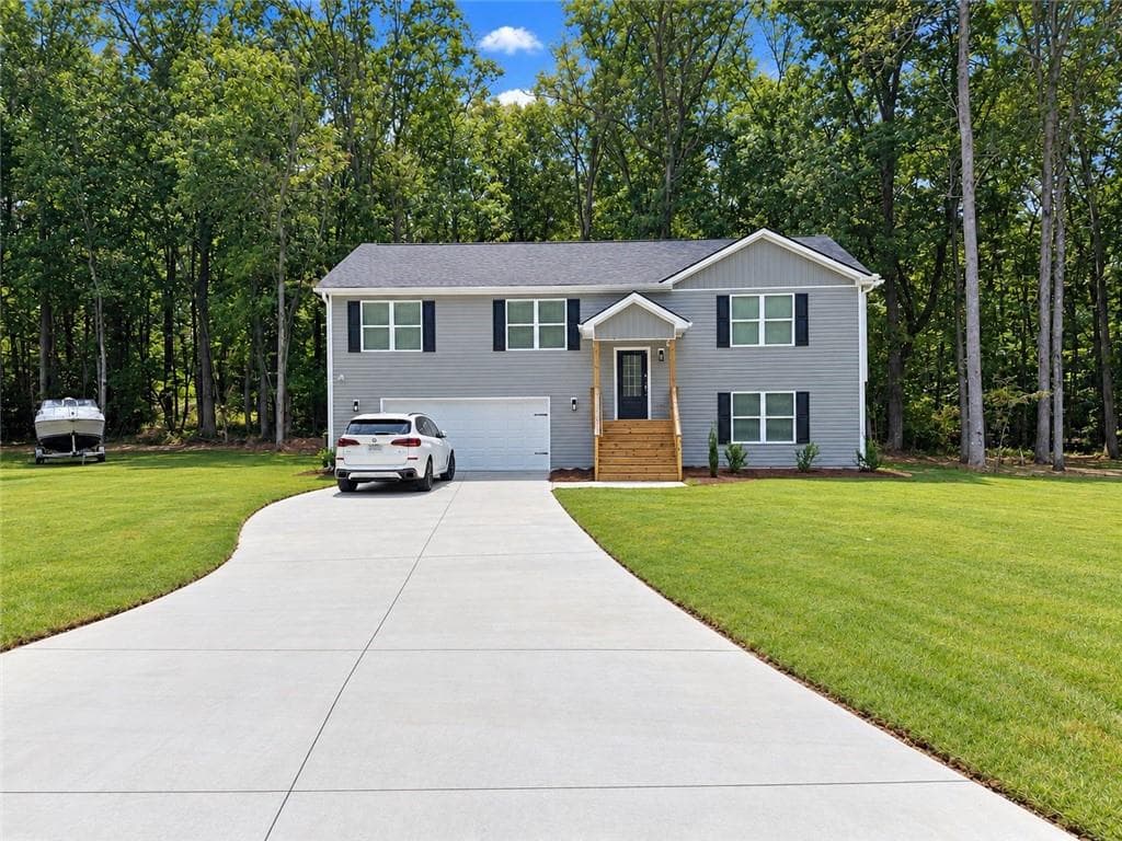 3 bedroom, 3 bathroom, 2,074 sq ft single family residence for sale at 5127 Bird Road, Gainesville, GA 30506