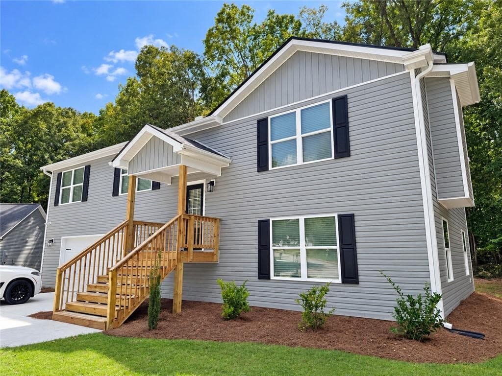 3 bedroom, 3 bathroom, 2,074 sq ft single family residence for sale at 5127 Bird Road, Gainesville, GA 30506 — photo 2