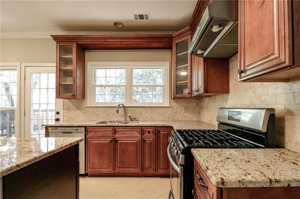 4 bedroom, 3 bathroom, 2,328 sq ft single family residence for sale at 4395 Sugar Maple Drive, Acworth, GA 30101 — photo 6
