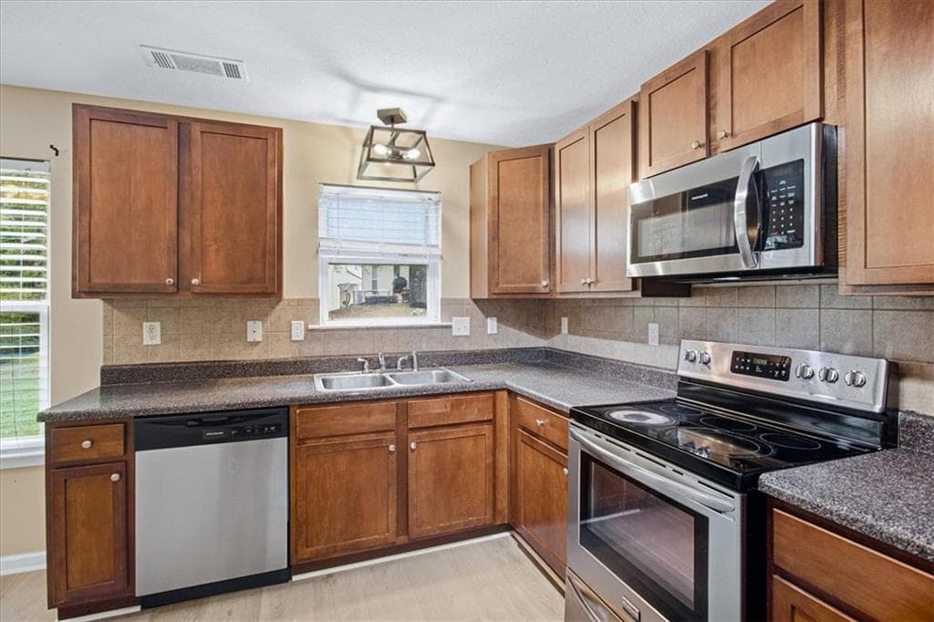 4 bedroom, 3 bathroom, 2,872 sq ft single family residence for sale at 4779 Chafin Point Court, Snellville, GA 30039 — photo 10
