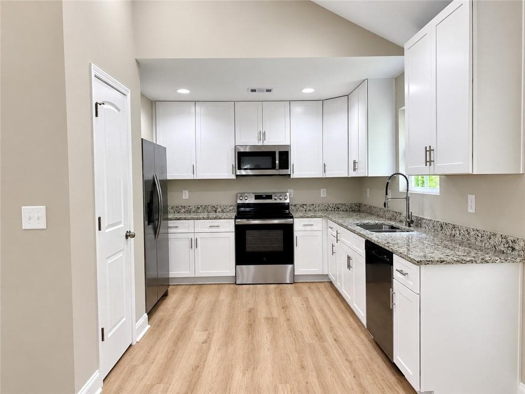 3 bedroom, 3 bathroom, 2,074 sq ft single family residence for sale at 5127 Bird Road, Gainesville, GA 30506 — photo 9