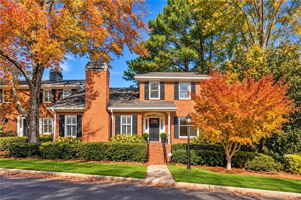 4 bedroom, 3 bathroom, 2,311 sq ft townhouse for sale at 44 Pointe Terrace 44, Atlanta, GA 30339