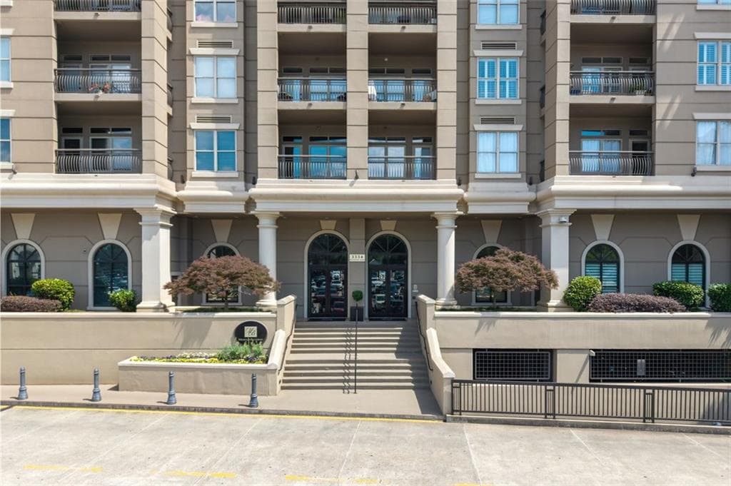 2 bedroom, 2 bathroom, 1,424 sq ft condominium for sale at 3334 Peachtree Road 103, Atlanta, GA 30326 — photo 4