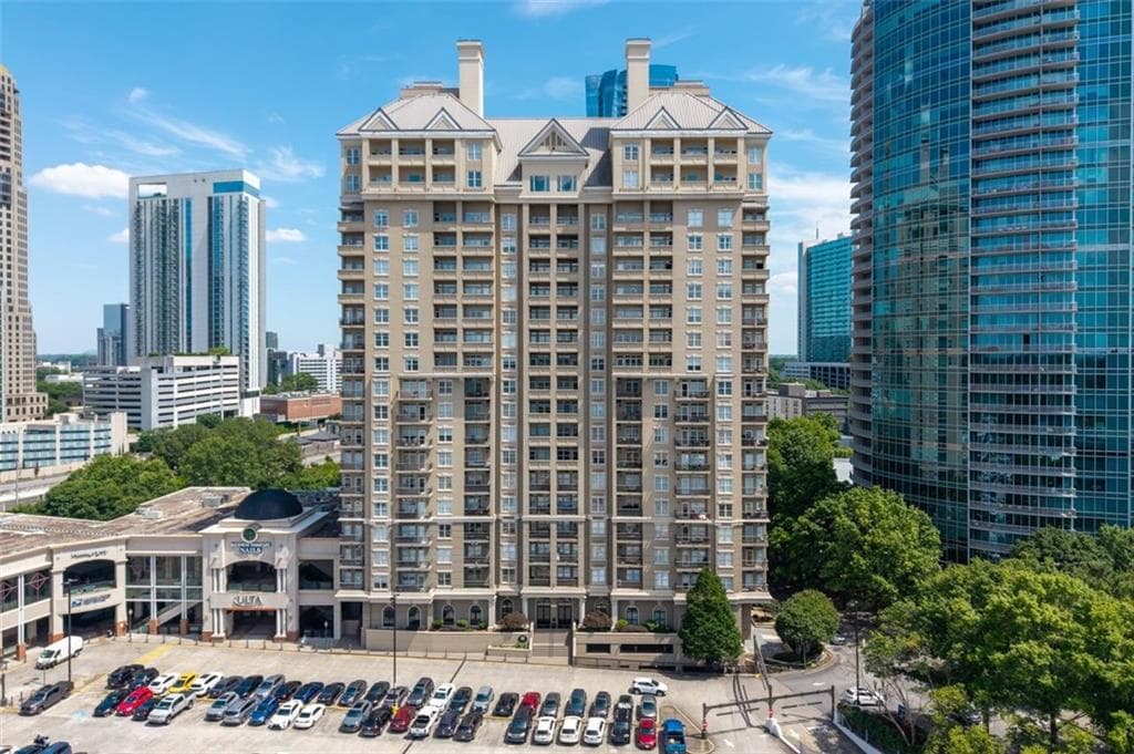 2 bedroom, 2 bathroom, 1,424 sq ft condominium for sale at 3334 Peachtree Road 103, Atlanta, GA 30326