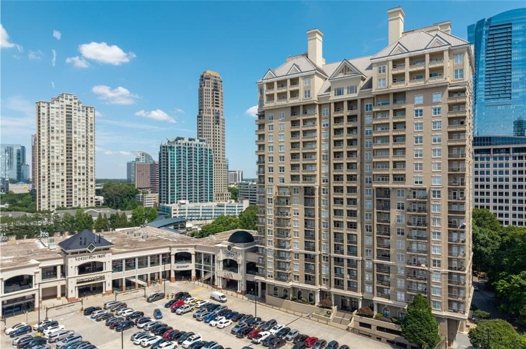 2 bedroom, 2 bathroom, 1,424 sq ft condominium for sale at 3334 Peachtree Road 103, Atlanta, GA 30326 — photo 2