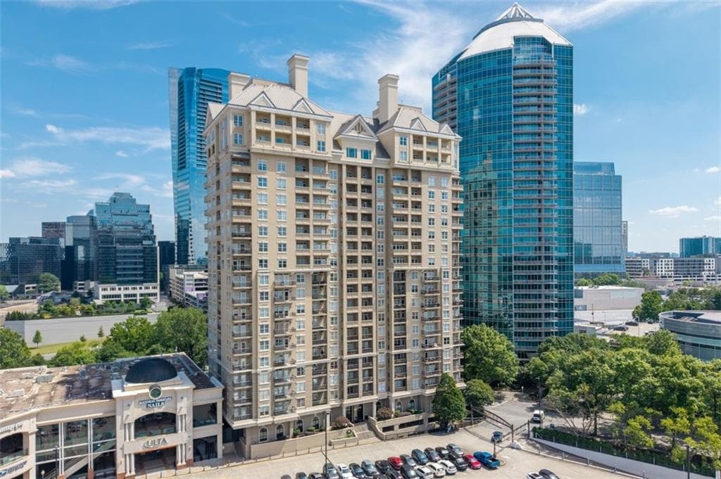 2 bedroom, 2 bathroom, 1,424 sq ft condominium for sale at 3334 Peachtree Road 103, Atlanta, GA 30326 — photo 3