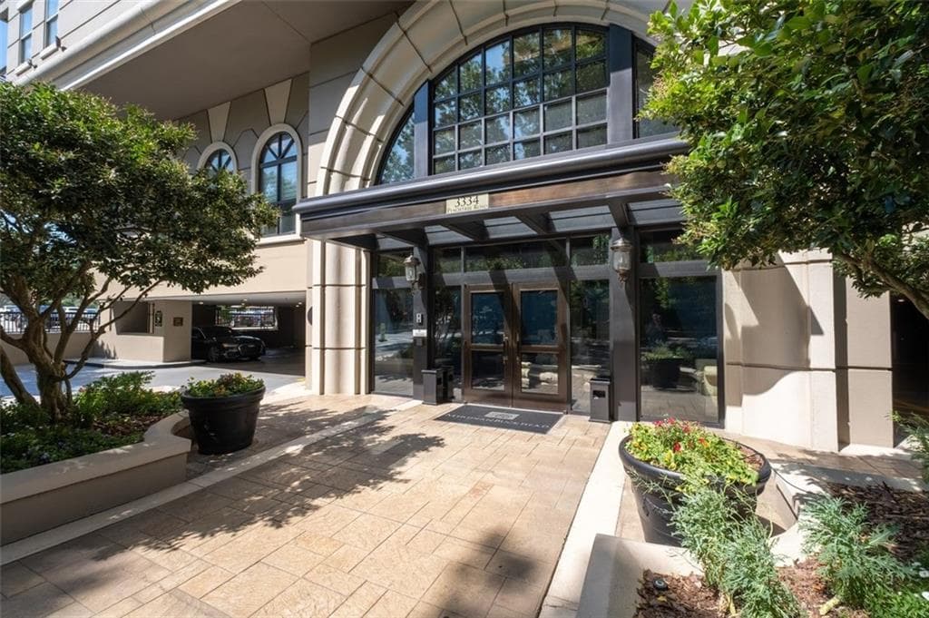 2 bedroom, 2 bathroom, 1,424 sq ft condominium for sale at 3334 Peachtree Road 103, Atlanta, GA 30326 — photo 6