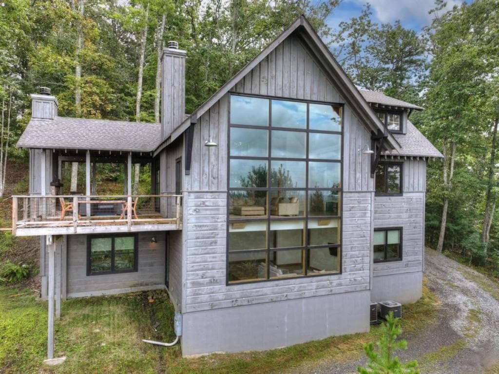 5 bedroom, 3 bathroom, 3,900 sq ft home for sale at 120 Ada Ridge Road, Mineral Bluff, GA