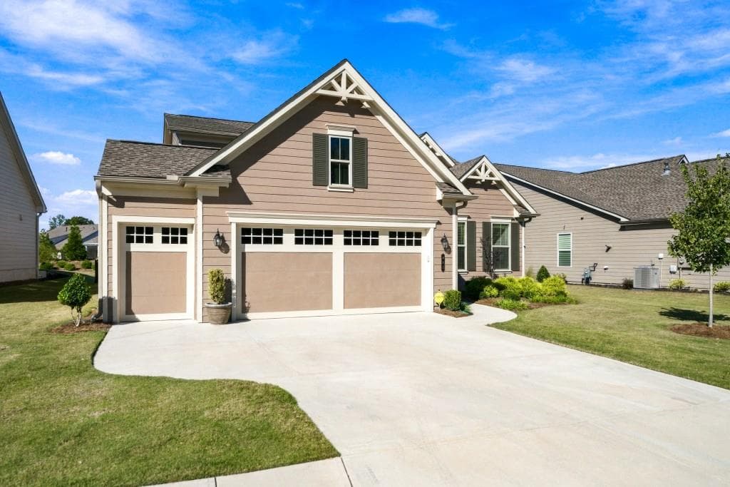3 bedroom, 2 bathroom, 2,401 sq ft single family residence for sale at 442 Huron Lane, Hoschton, GA 30548 — photo 5
