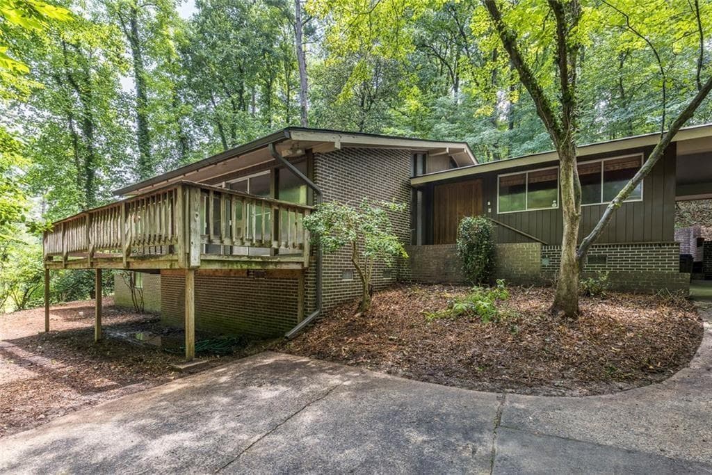 4 bedroom, 3 bathroom, 2,512 sq ft single family residence for sale at 4961 Rebel Trail, Atlanta, GA 30327 — photo 4