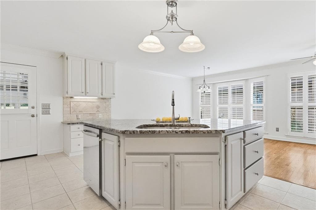 3 bedroom, 4 bathroom, 4,460 sq ft single family residence for sale at 360 Stepping Stone Drive, Alpharetta, GA 30004 — photo 10