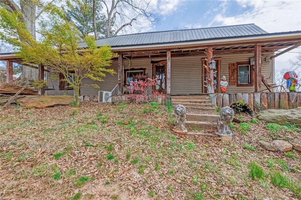 2 bedroom, 1 bathroom, 1,173 sq ft single family residence for sale at 5408 Spring Street, Flowery Branch, GA 30542