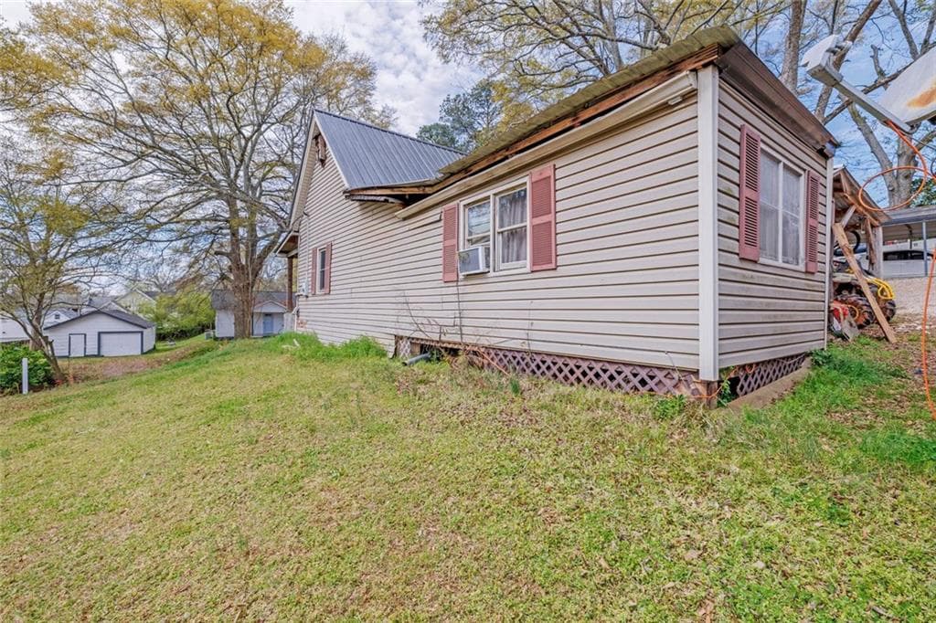 2 bedroom, 1 bathroom, 1,173 sq ft single family residence for sale at 5408 Spring Street, Flowery Branch, GA 30542 — photo 2