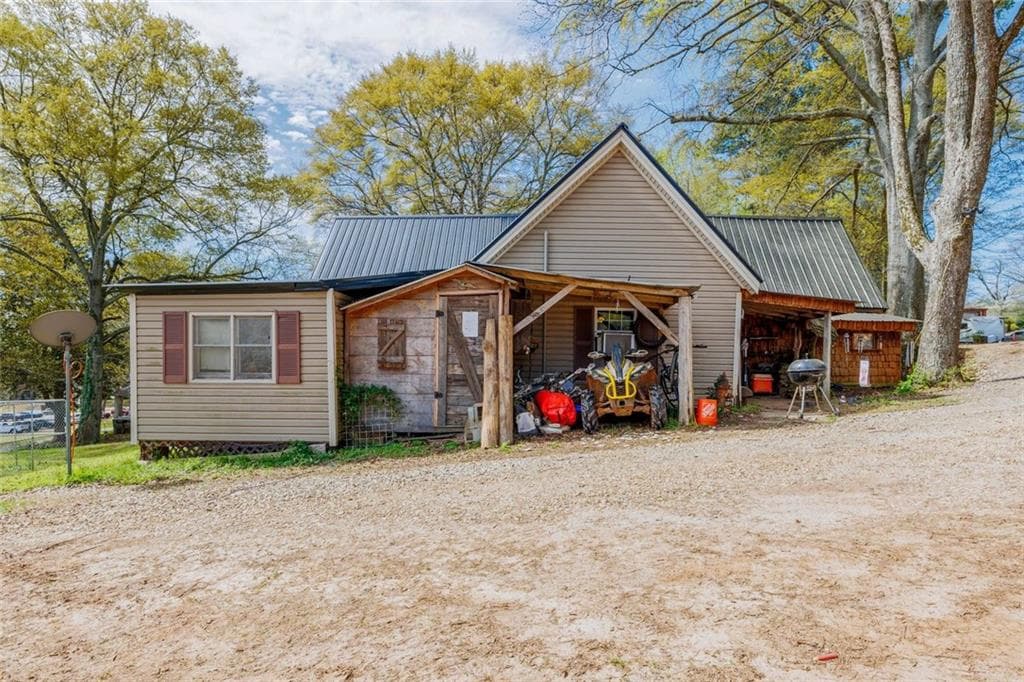 2 bedroom, 1 bathroom, 1,173 sq ft single family residence for sale at 5408 Spring Street, Flowery Branch, GA 30542 — photo 3