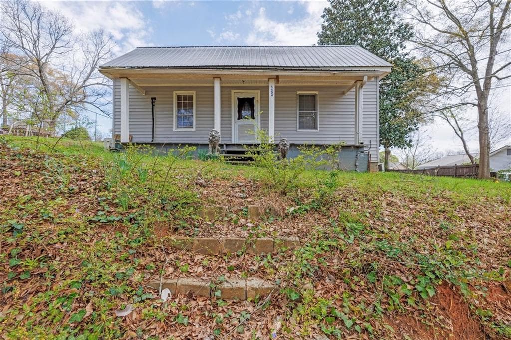 2 bedroom, 1 bathroom, 1,173 sq ft single family residence for sale at 5408 Spring Street, Flowery Branch, GA 30542 — photo 7