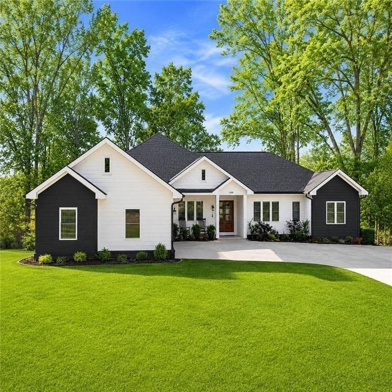 6 bedroom, 5 bathroom, 3,674 sq ft single family residence for sale at 5384 Harris Circle, Dunwoody, GA 30338 — photo 2