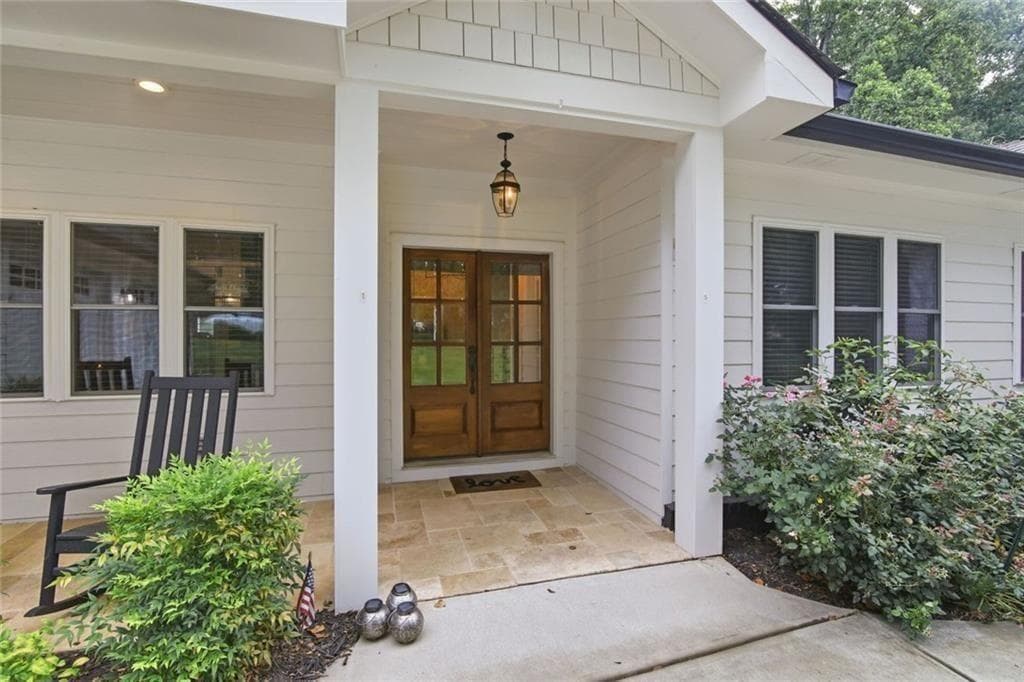 6 bedroom, 5 bathroom, 3,674 sq ft single family residence for sale at 5384 Harris Circle, Dunwoody, GA 30338 — photo 8
