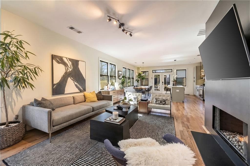 3 bedroom, 3 bathroom, 1,608 sq ft single family residence for rent at 593 Formwalt Street, Atlanta, GA 30312 for $3,300 a month — photo 3